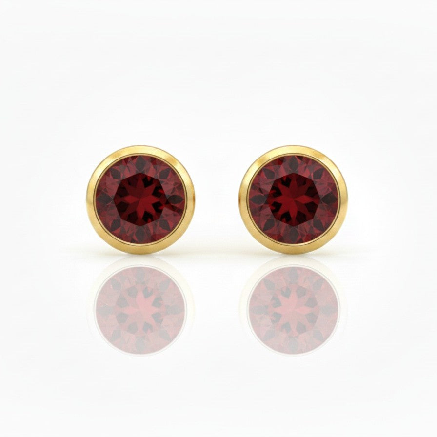 Maya | Garnet | Studs