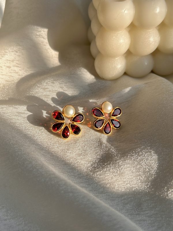 Daisy | Garnet & Cultured Pearl | Earrings